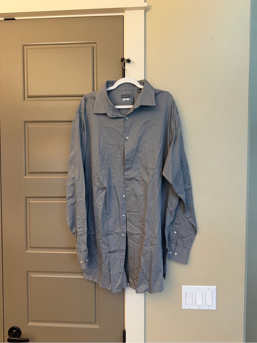 Van Heusen Men's Long-Sleeve Button-Up Dress Shirt in Slate Gray